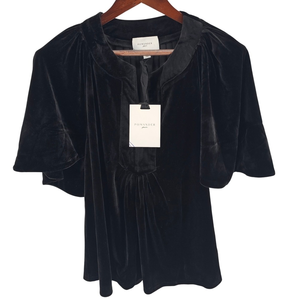 New Pomander Place Tuckernuck Top Black Velvet V-Neck Finley‎ Flutter M 0790-1